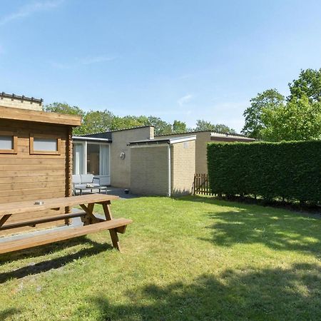 Contemporary Bungalow With Garden Sint Maartensvlotbrug Екстериор снимка