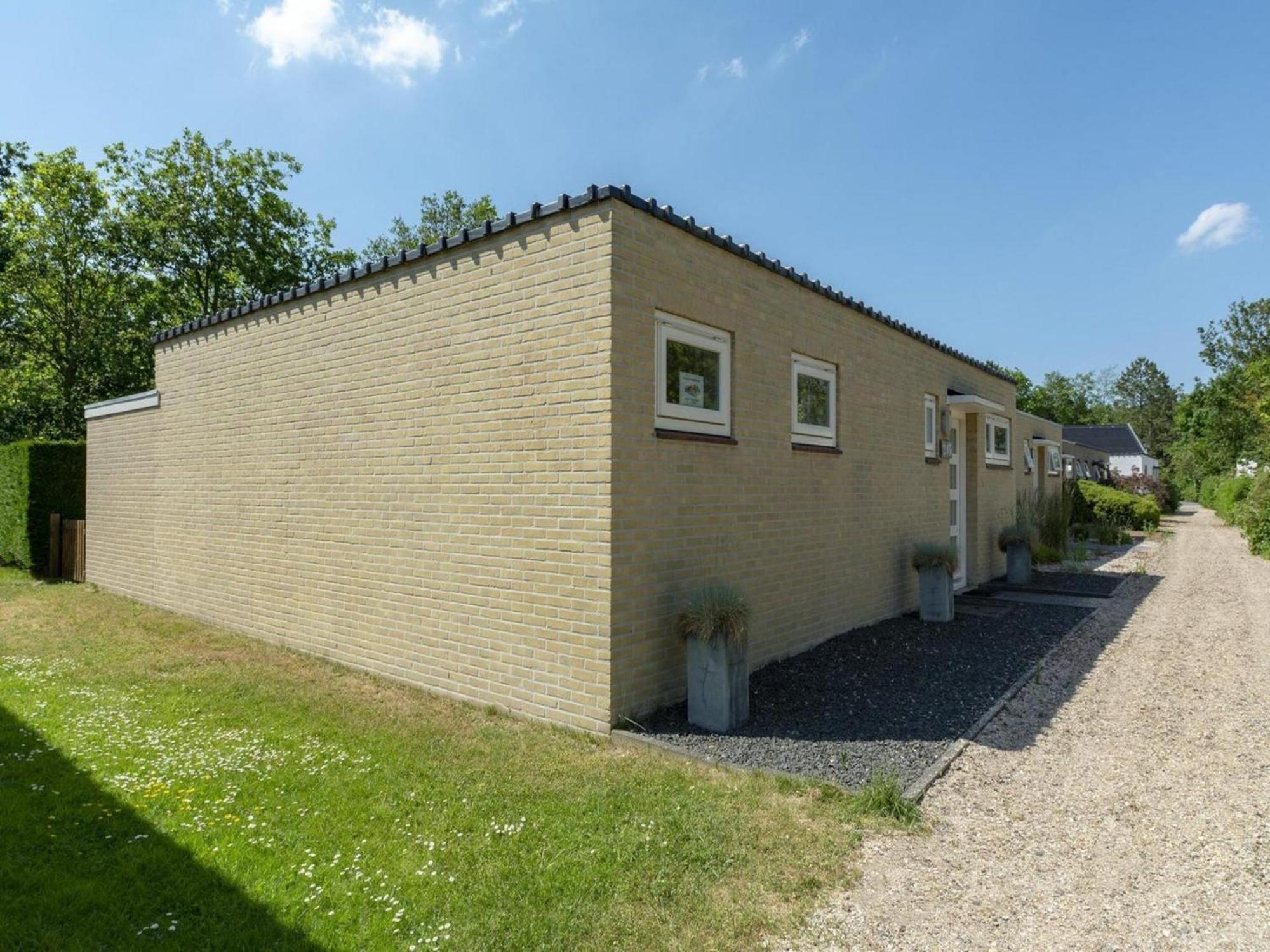 Contemporary Bungalow With Garden Sint Maartensvlotbrug Екстериор снимка