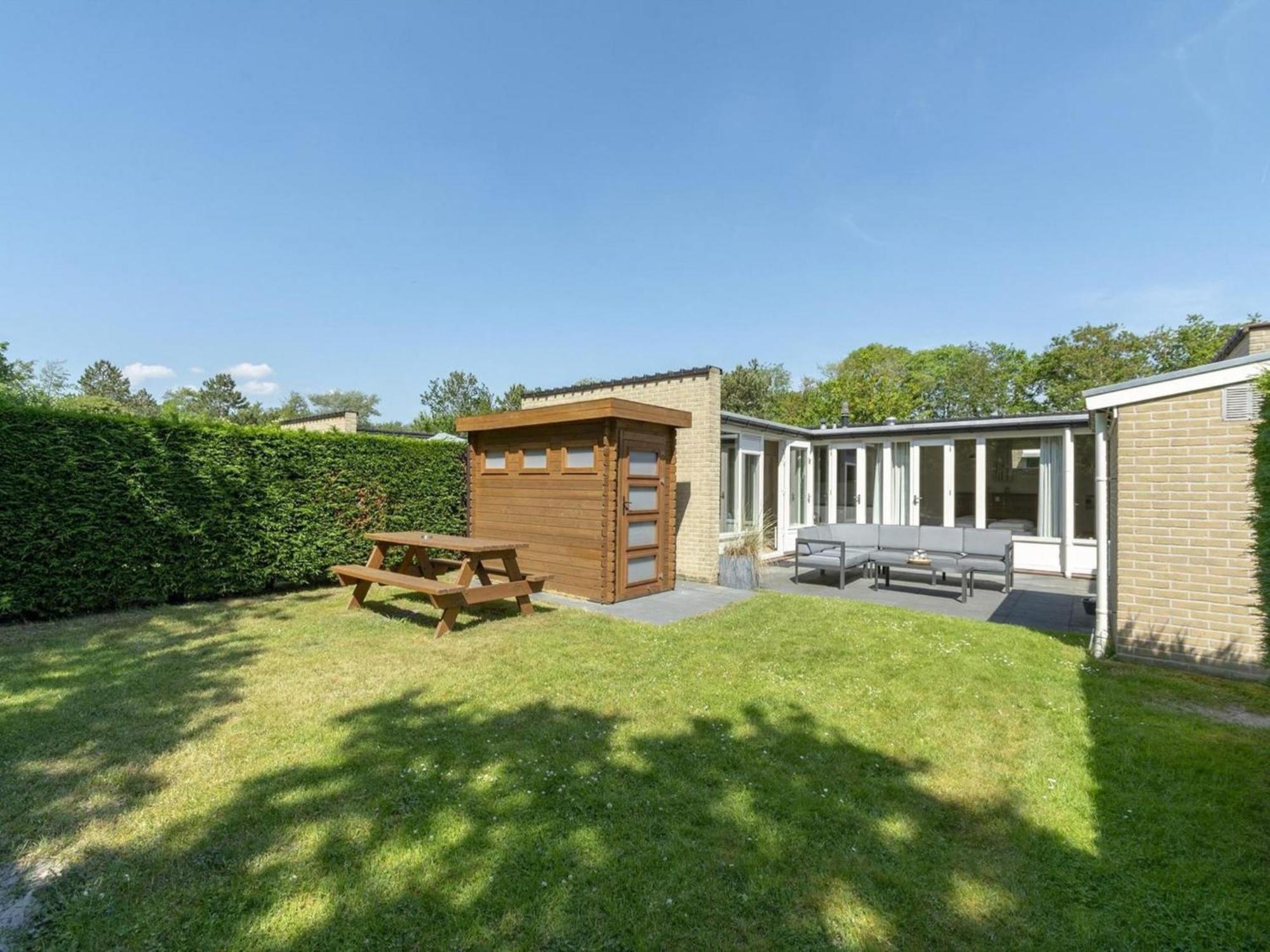 Contemporary Bungalow With Garden Sint Maartensvlotbrug Екстериор снимка