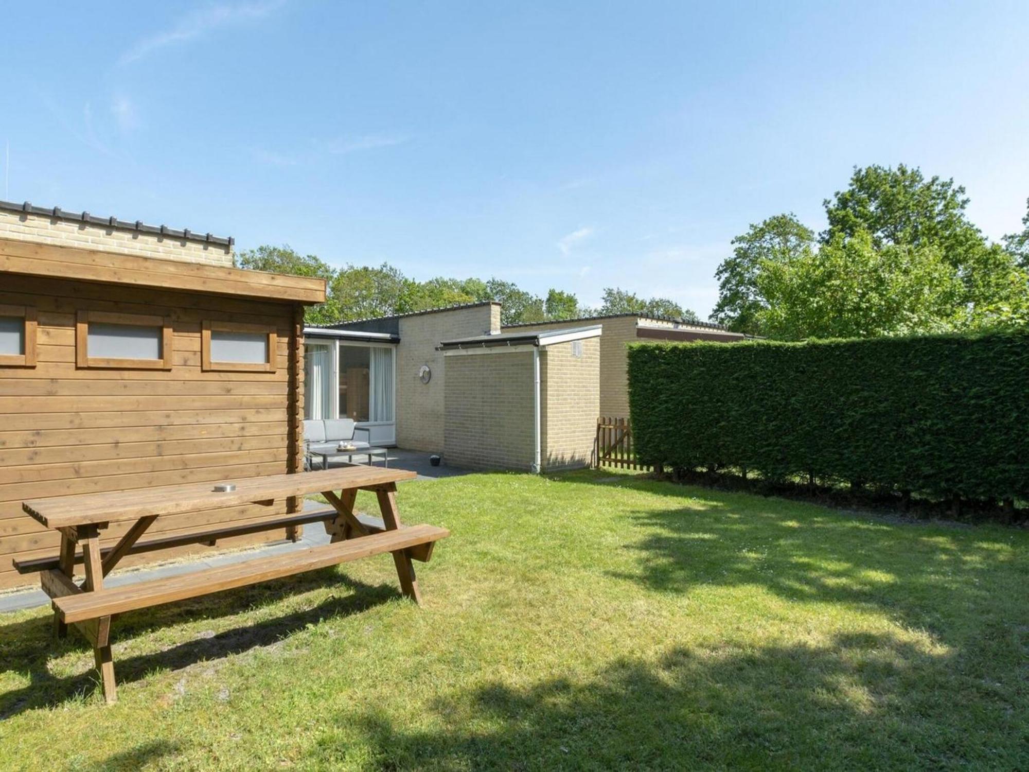 Contemporary Bungalow With Garden Sint Maartensvlotbrug Екстериор снимка